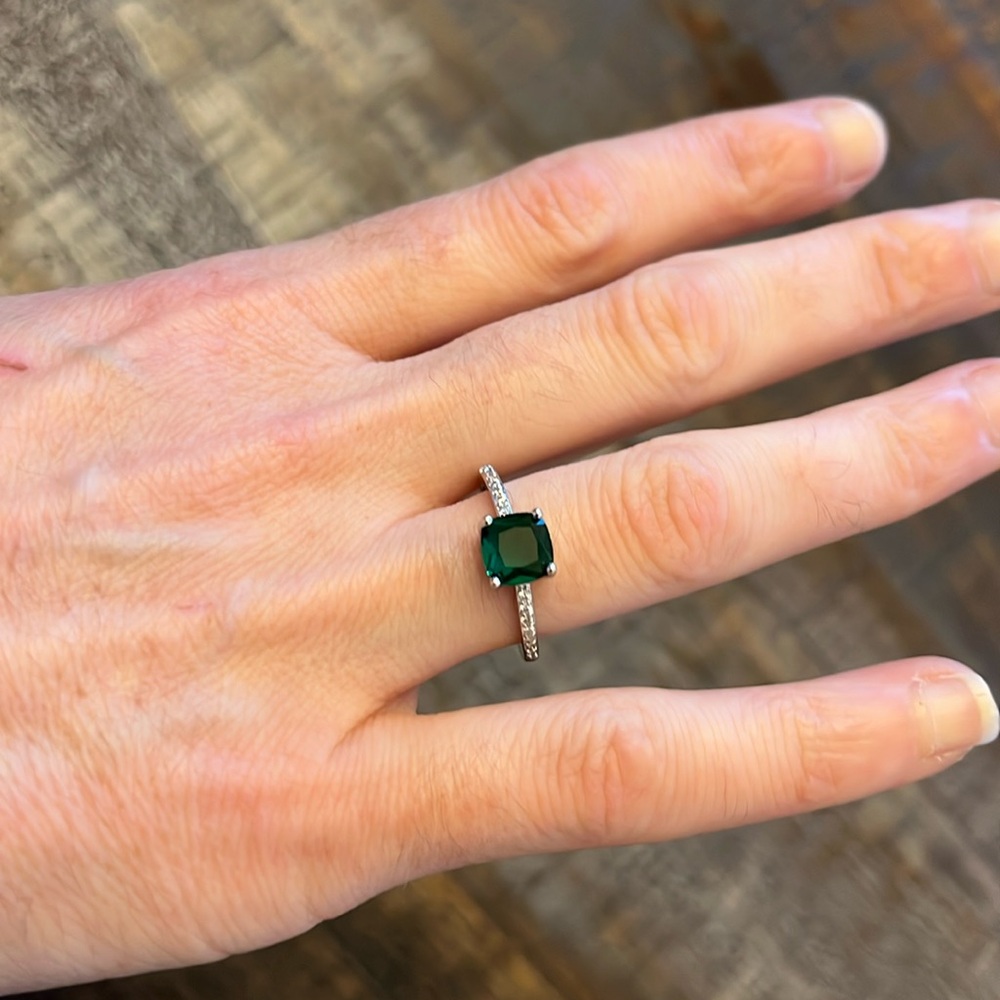 Green Gemstone .925 Silver Filled Ring - Picture 2 of 8
